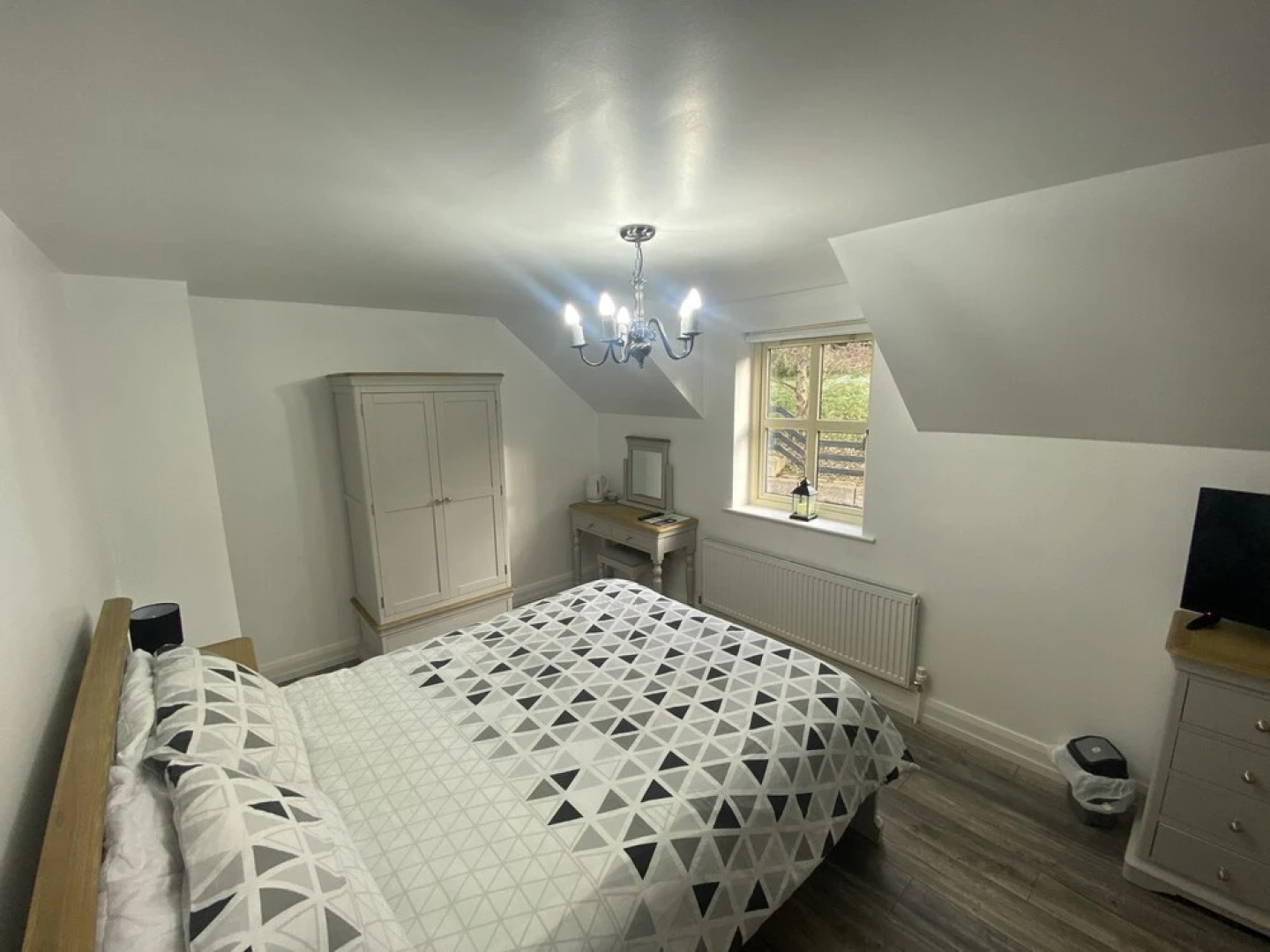 Rostrevor Valley Holiday Park- En-suite Rooms with Hot tub and Private Car Service