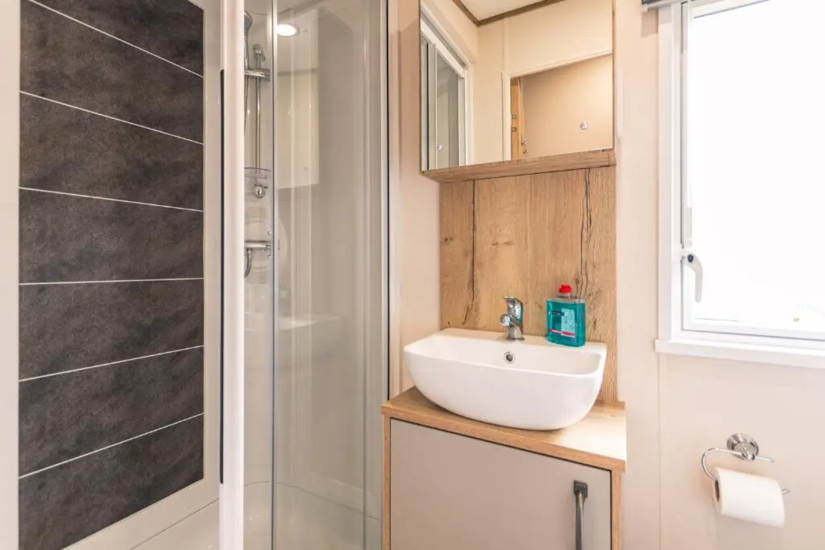 Squirrel Lodge with Hot Tub