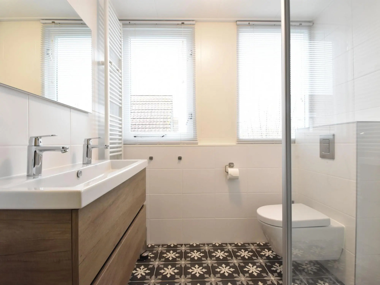 Quaint Holiday Home in Zonnemaire With Roofed Terrace