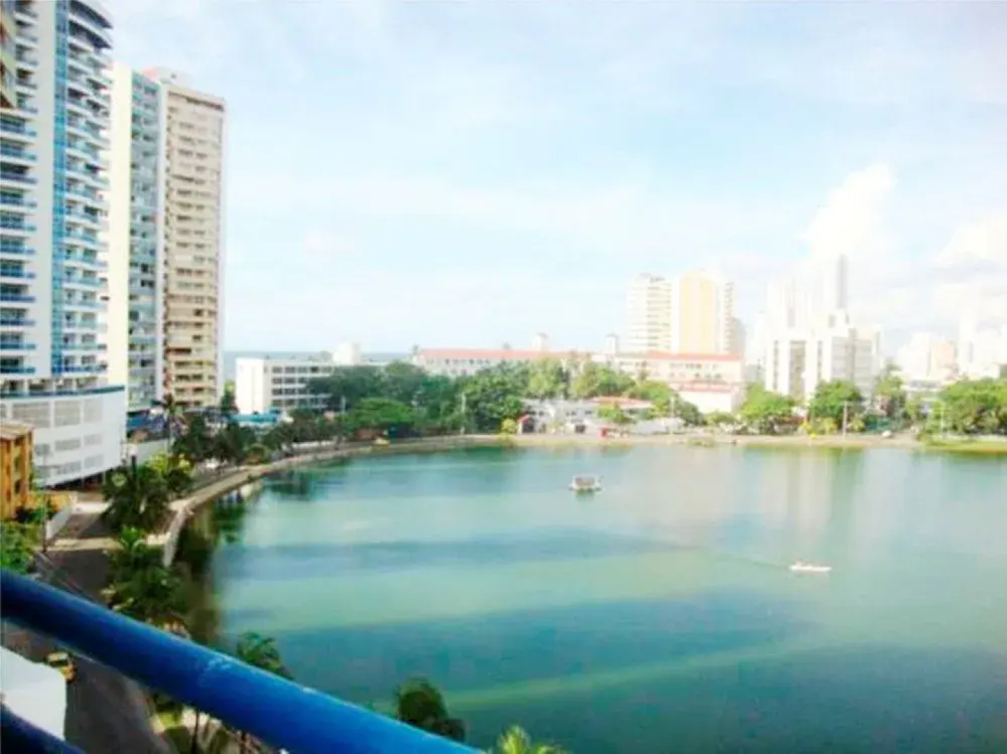 Torres del Lago Apartments