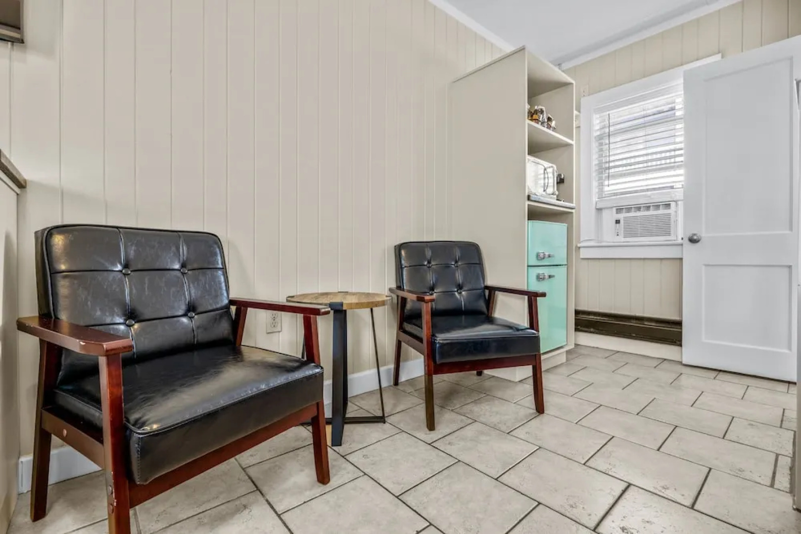 Dolphin Oceanfront Motel