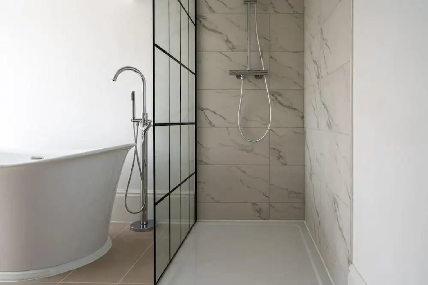 Luxury Beachfront Penthouse, Panoramic Sea Views