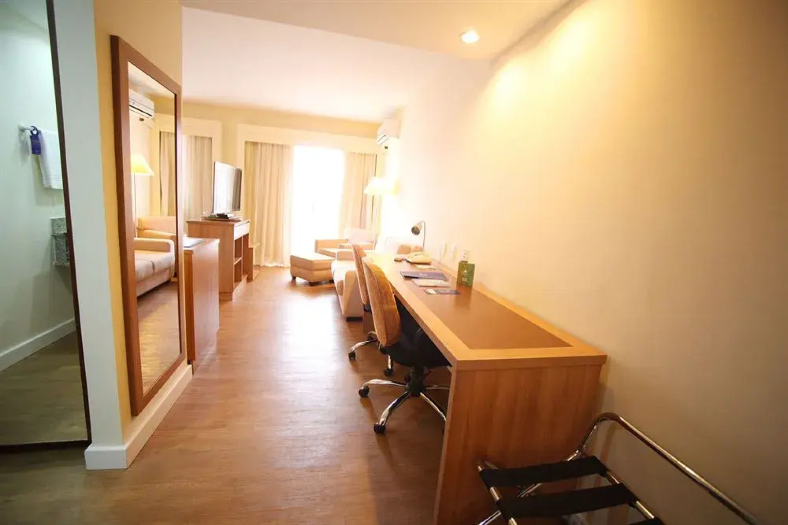 Lake Side Apart Hotel