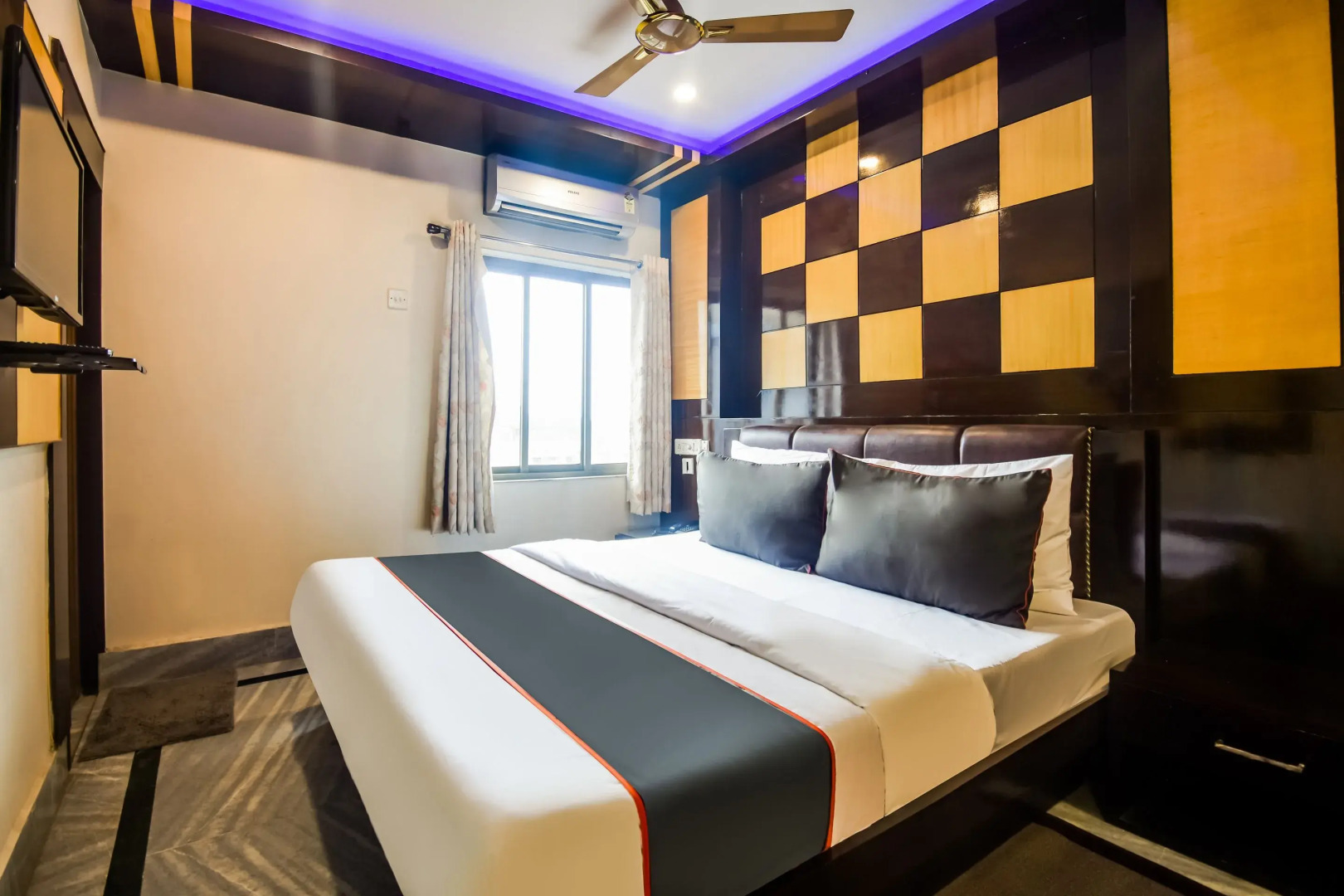 Collection O 48222 Meera International