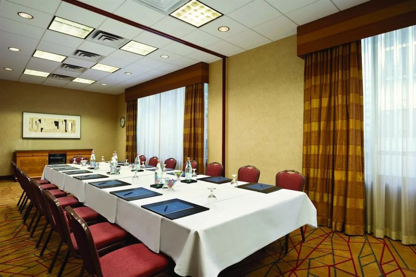 Hilton Chicago/Magnificent Mile Suites