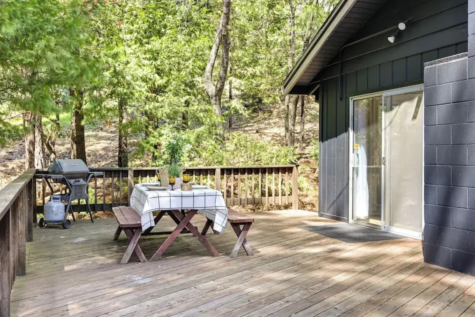 Deck & Fire Pit: Stunning Twain Harte Cabin!