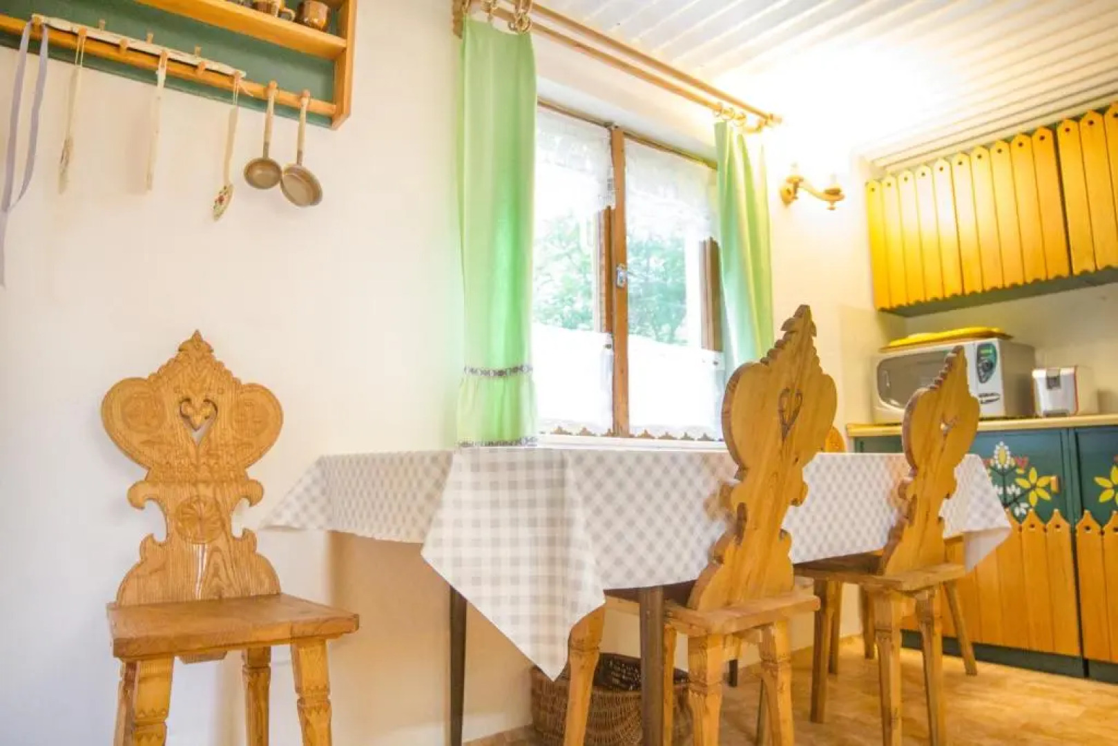 Klimatyczna Chatka u Podnóża Góry