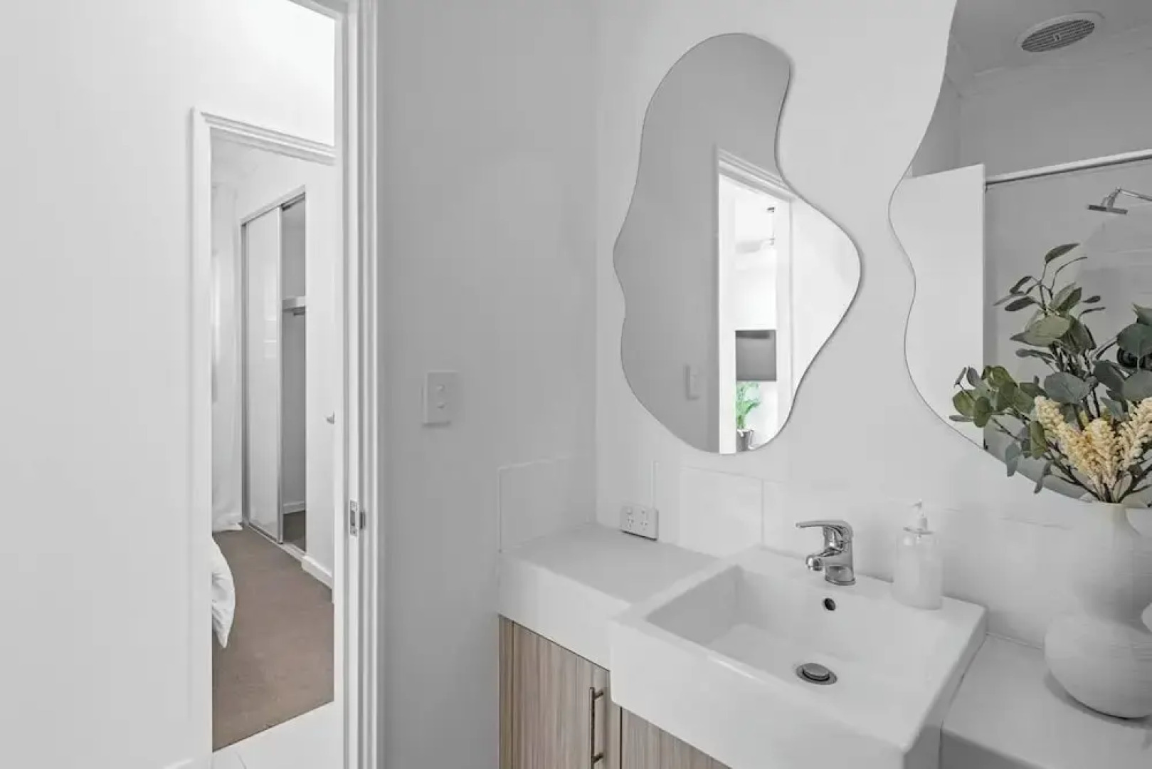 Best Location Armadale Sleeps 6