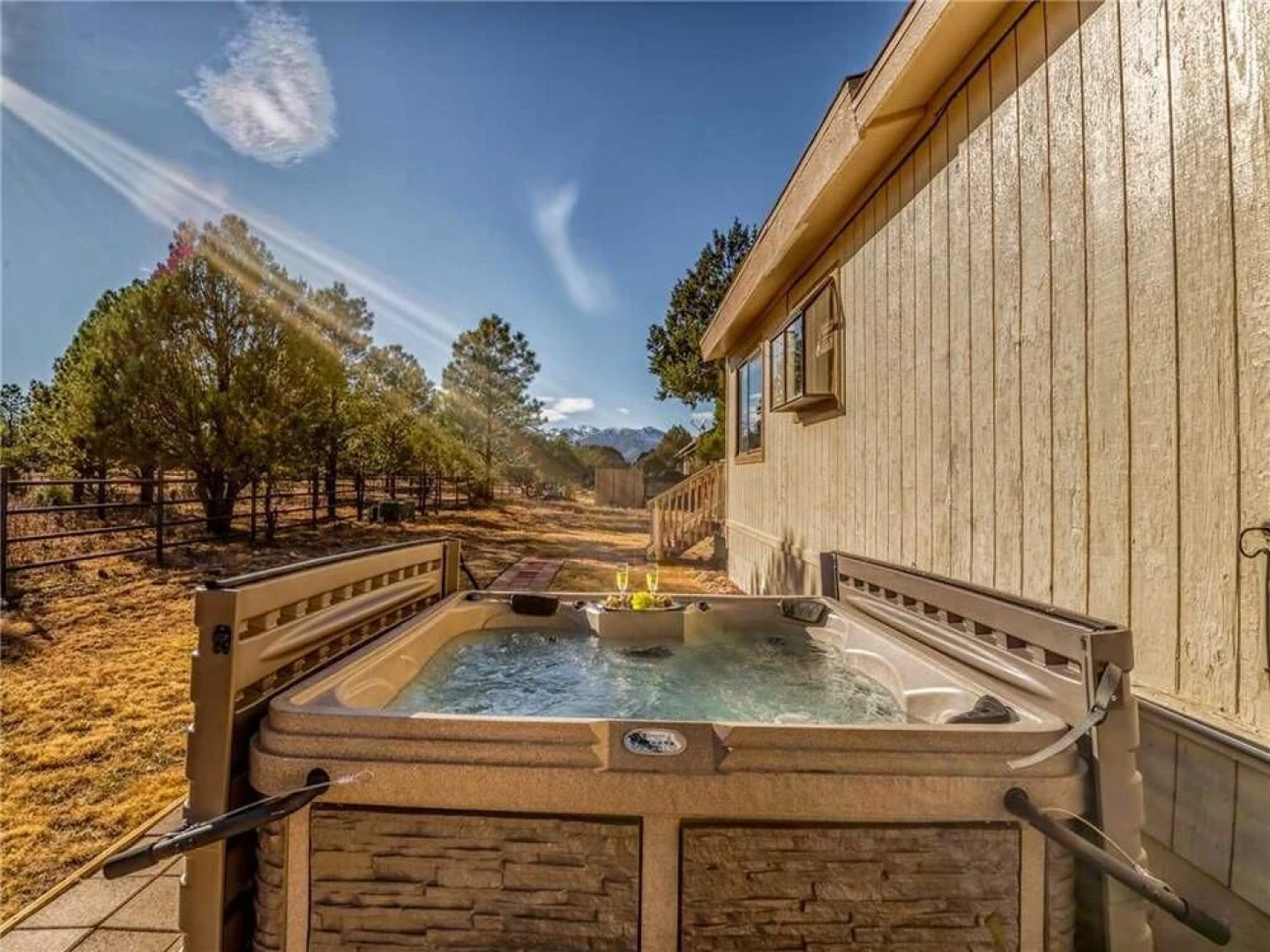 Naylor Mountain Retreat - Three Bedroom Cabin with Hot Tub