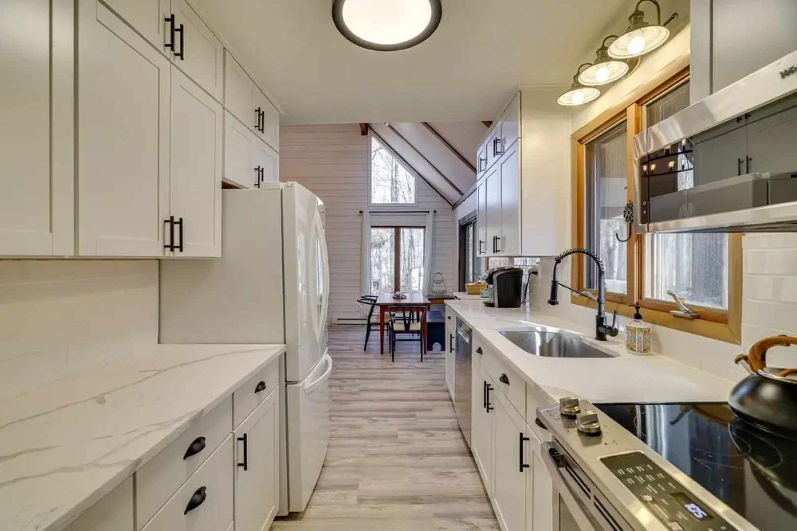Peaceful Pocono Lake Cabin: Walk to Pine Lake!