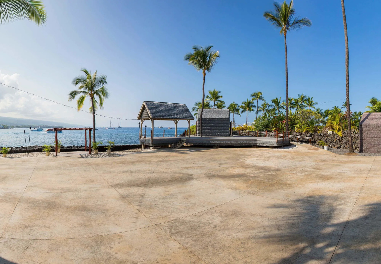 Courtyard by Marriott King Kamehameha's Kona Beach Hotel