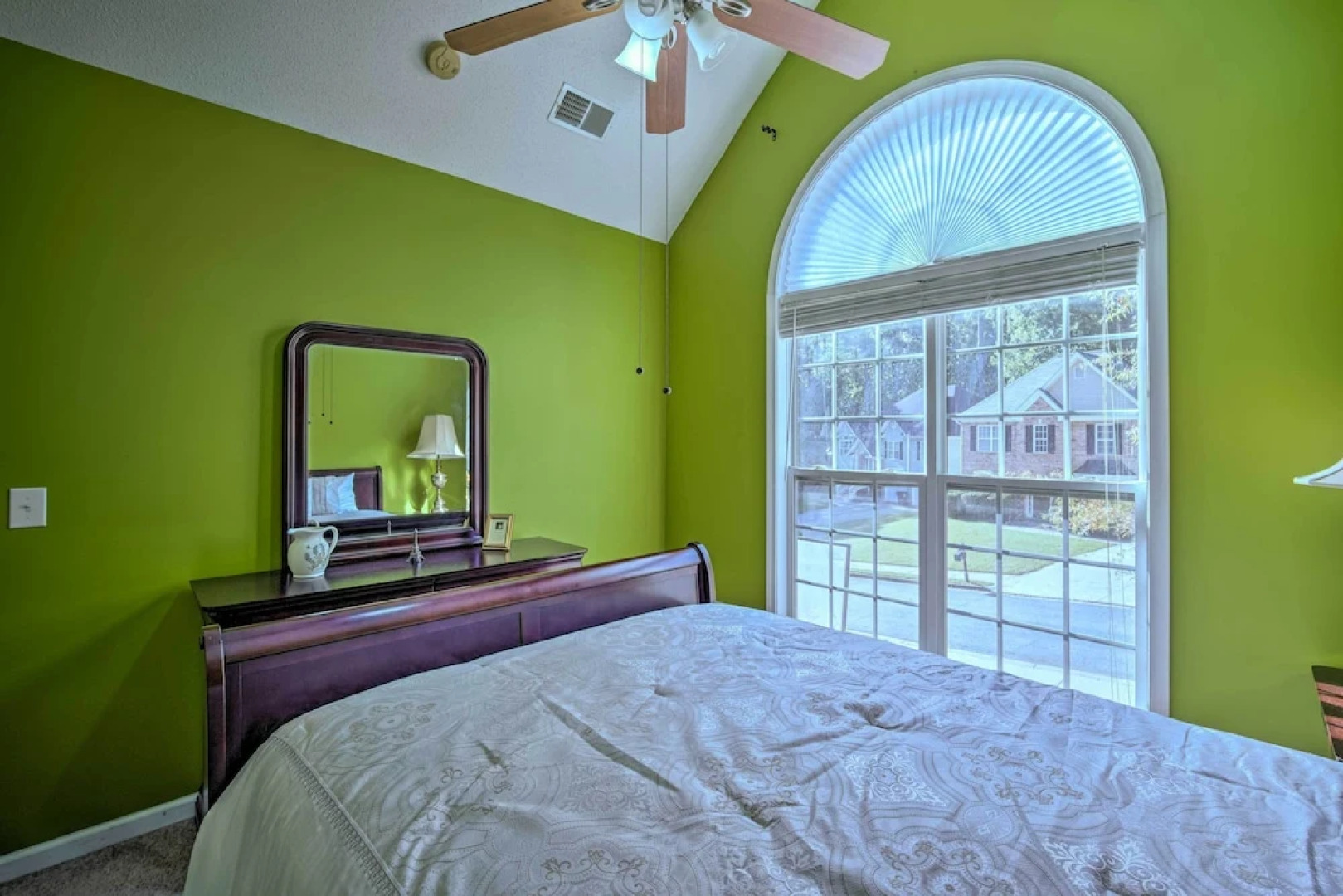 Spacious Acworth Home w/ Deck ~ 1 Mi to Lake