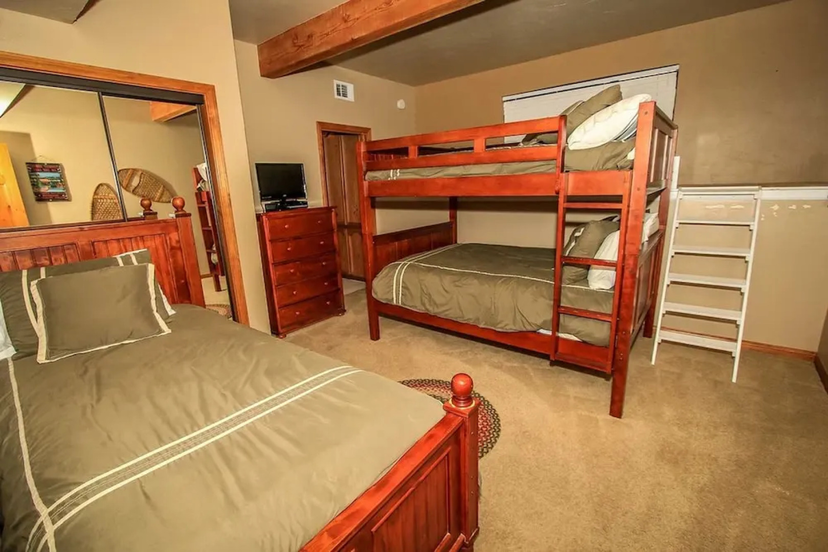 Four Happy Bears Estate #1277