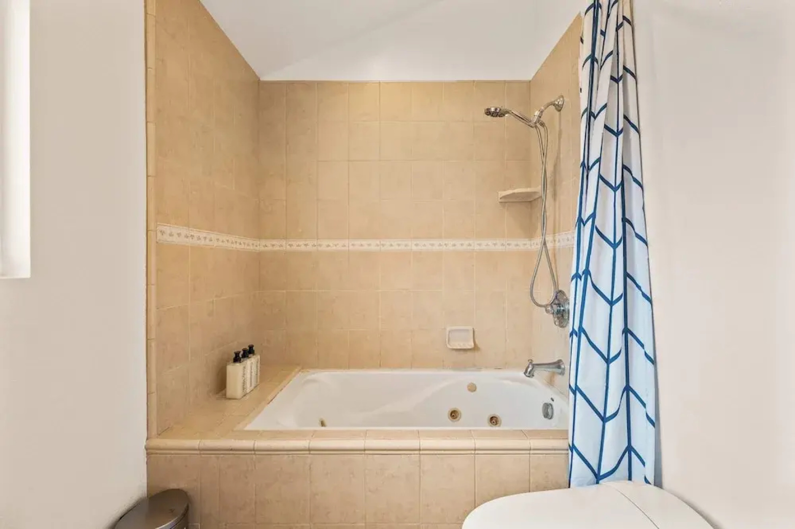 Modern Serenity Near LA Tranquil 3BR Stay