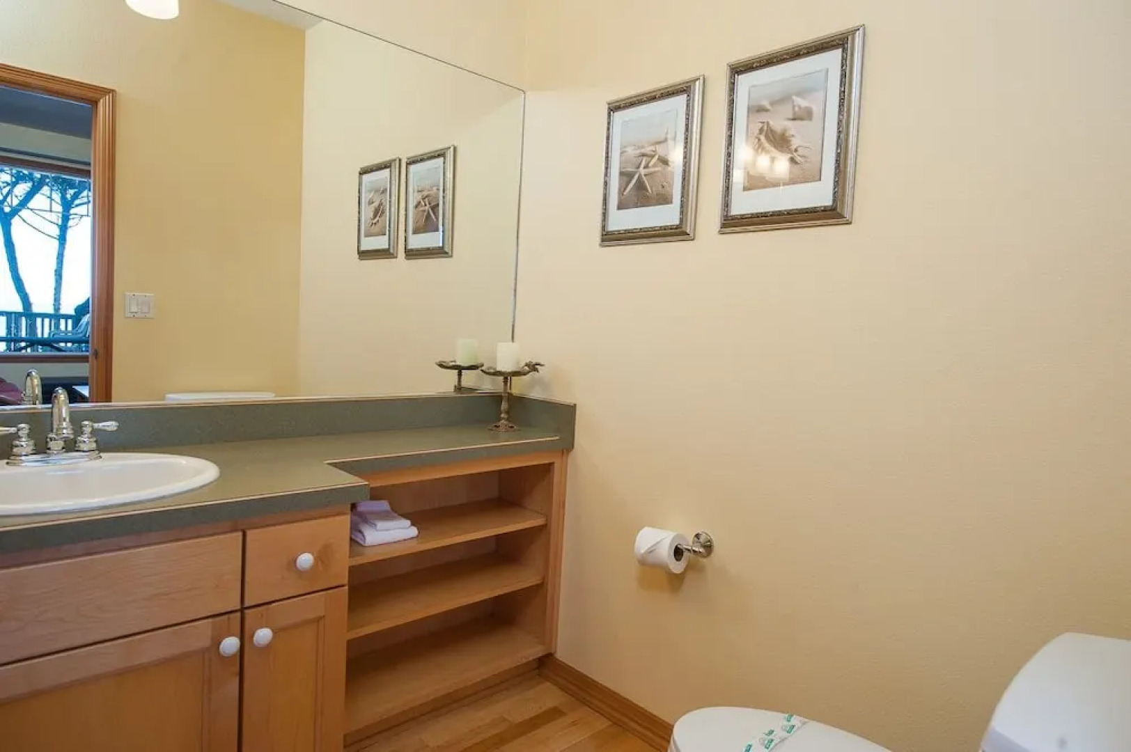 Sheltering Pines 4 Br cottage by RedAwning