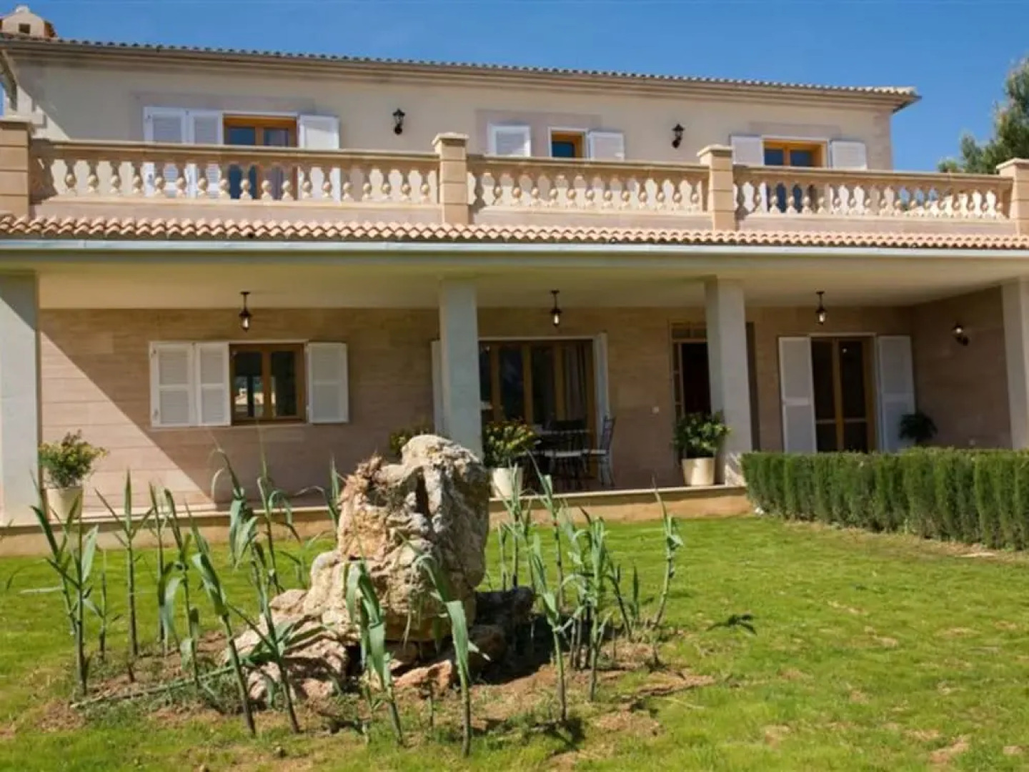 Quaint Villa with Jacuzzi in Sa Pobla