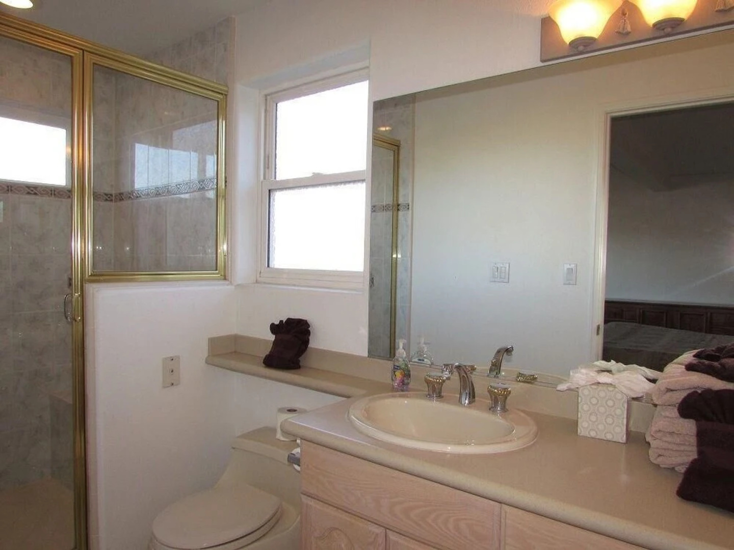 032 - Lakefront Village Escape