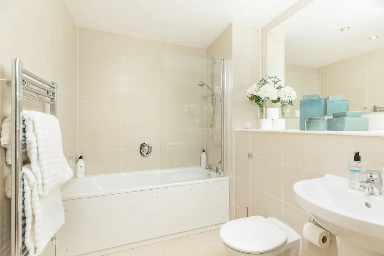 Price & Weeks - Winchester Suite (with Parking)