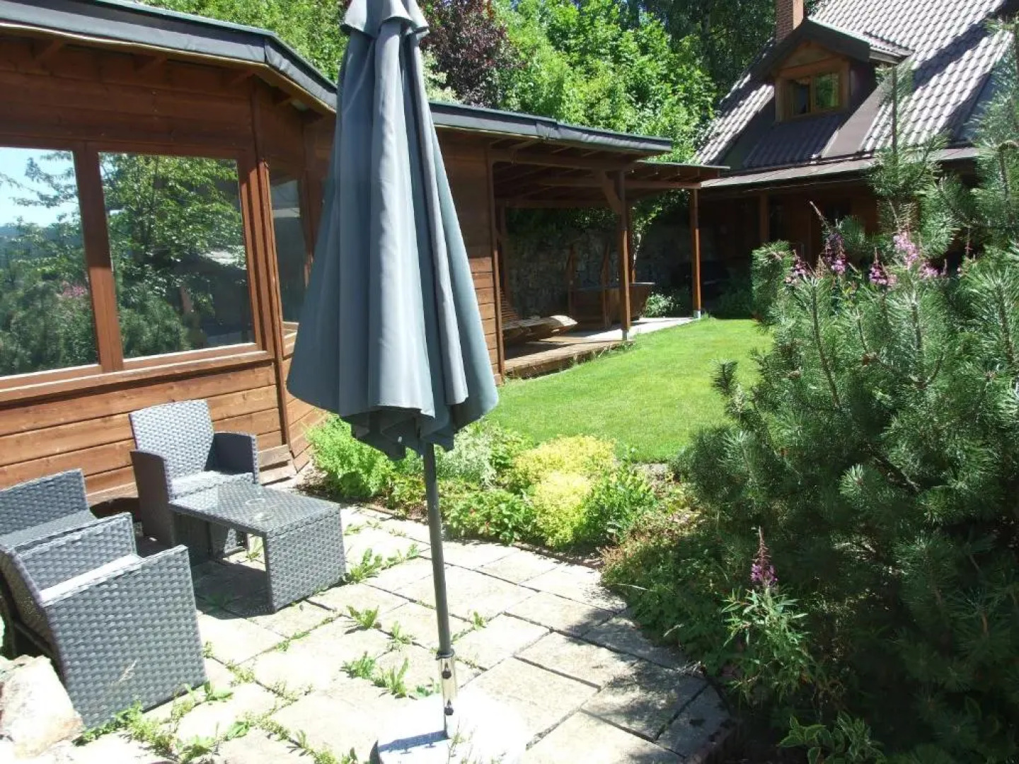 Happy House Apartments