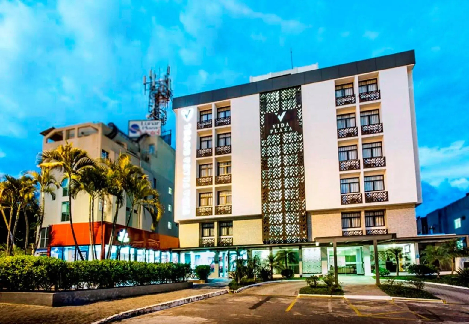 Vida Plaza Hotel