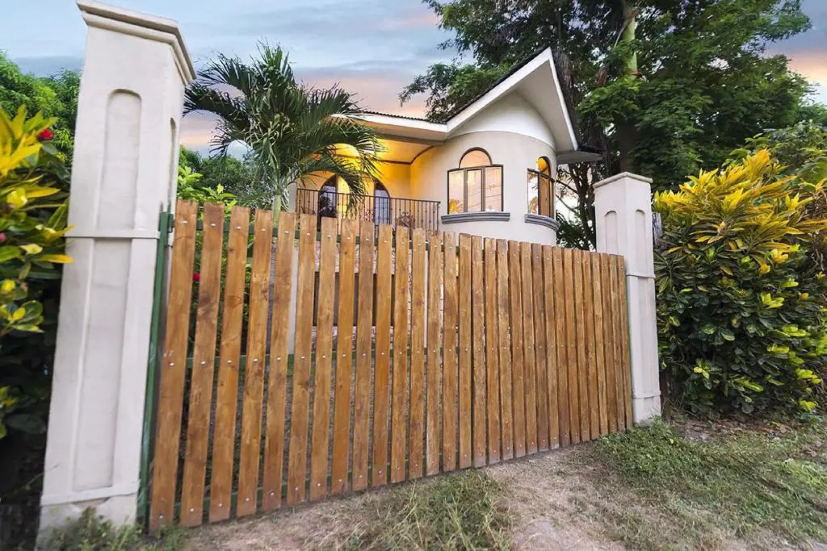 Pura Vida House Cabo Blanco