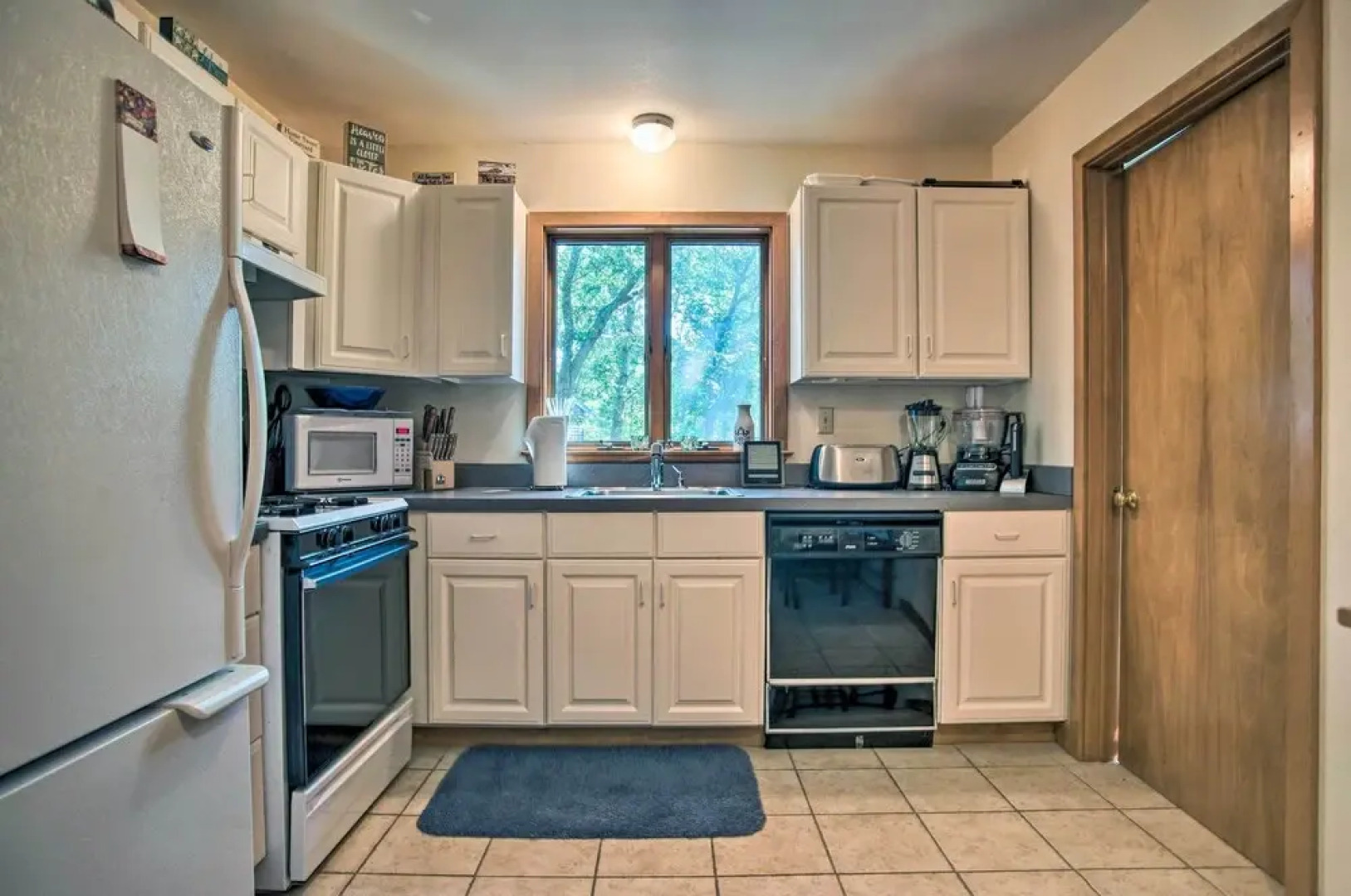 Vineyard Gem < 2 Mi to Beach & Oak Bluffs!