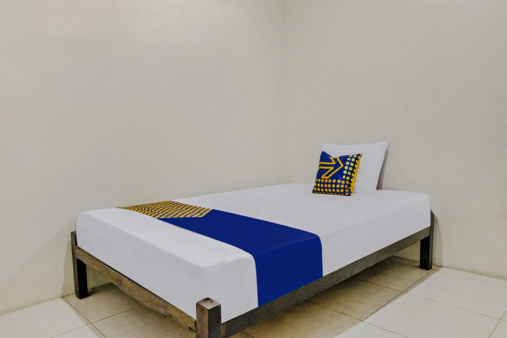 SPOT ON 2723 Gatsu Kost