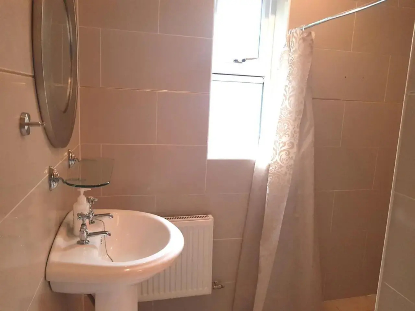 Ethan House Holiday Suites