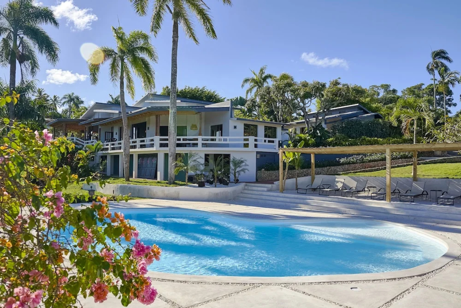 Catalina Tropical Lodge