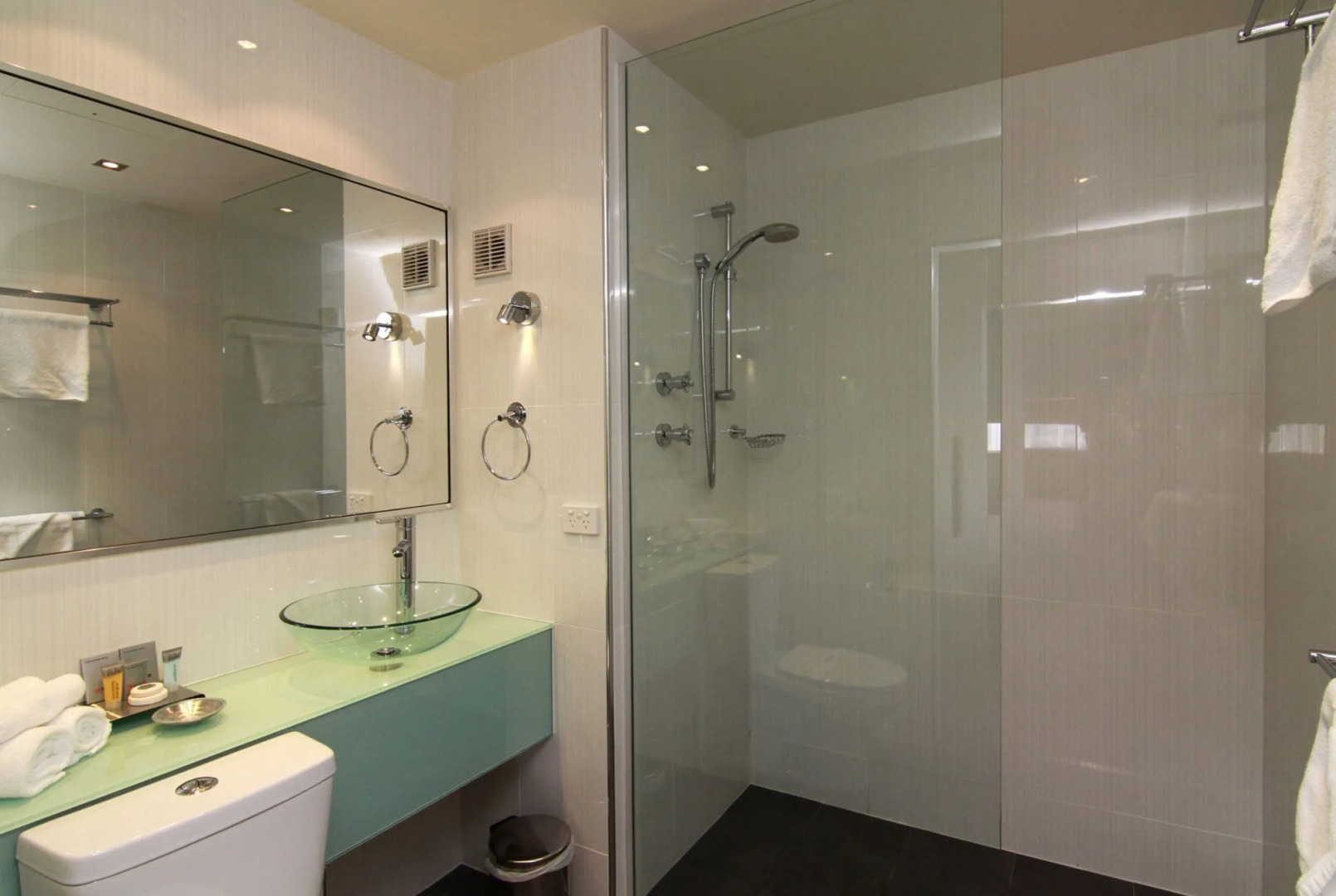 Nightelier Devonport Gateway Hotel