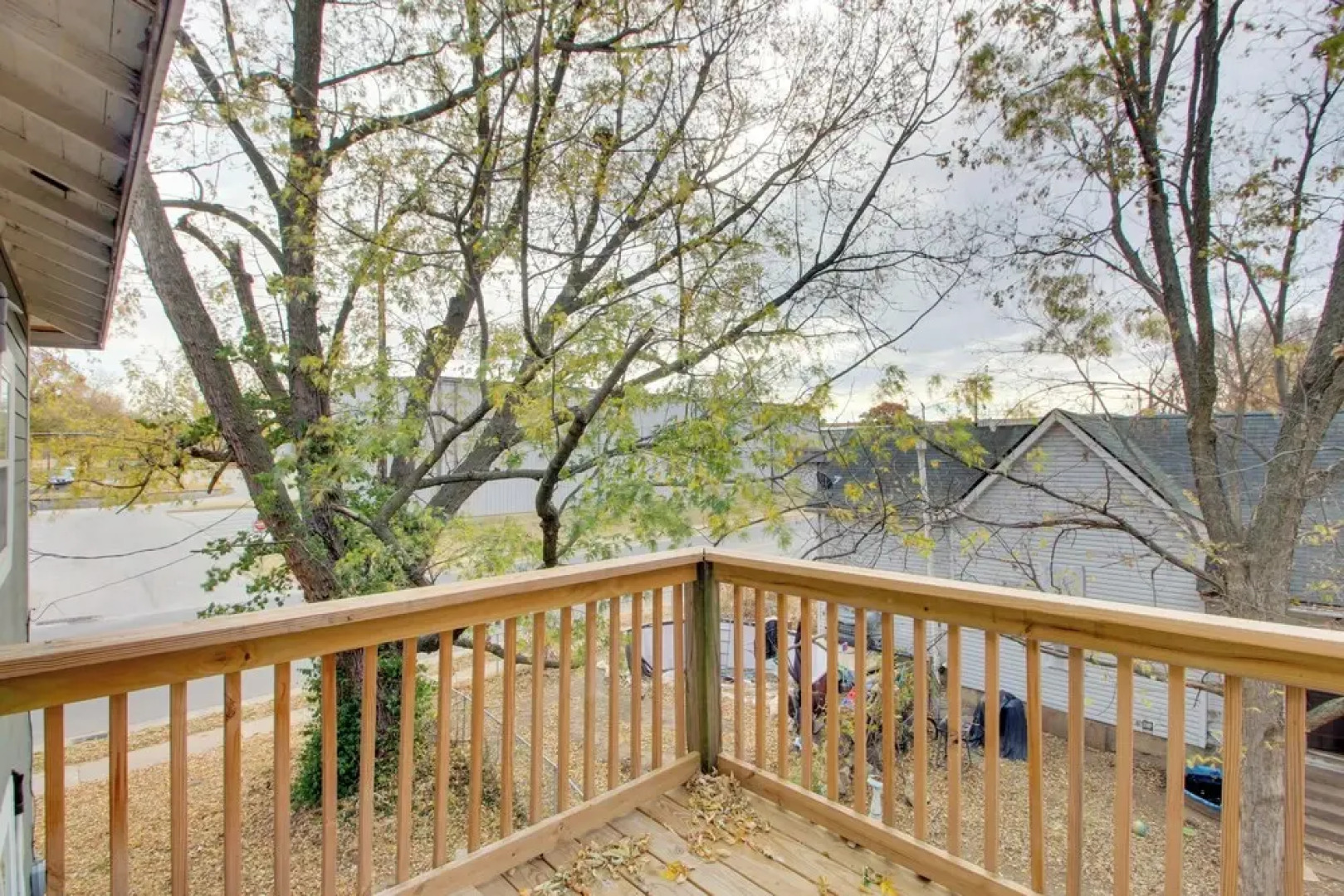 Cozy Missouri Escape w/ Balcony, Near Colleges!