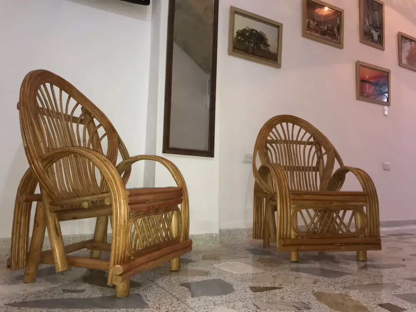 Iraka Hotel Zenu