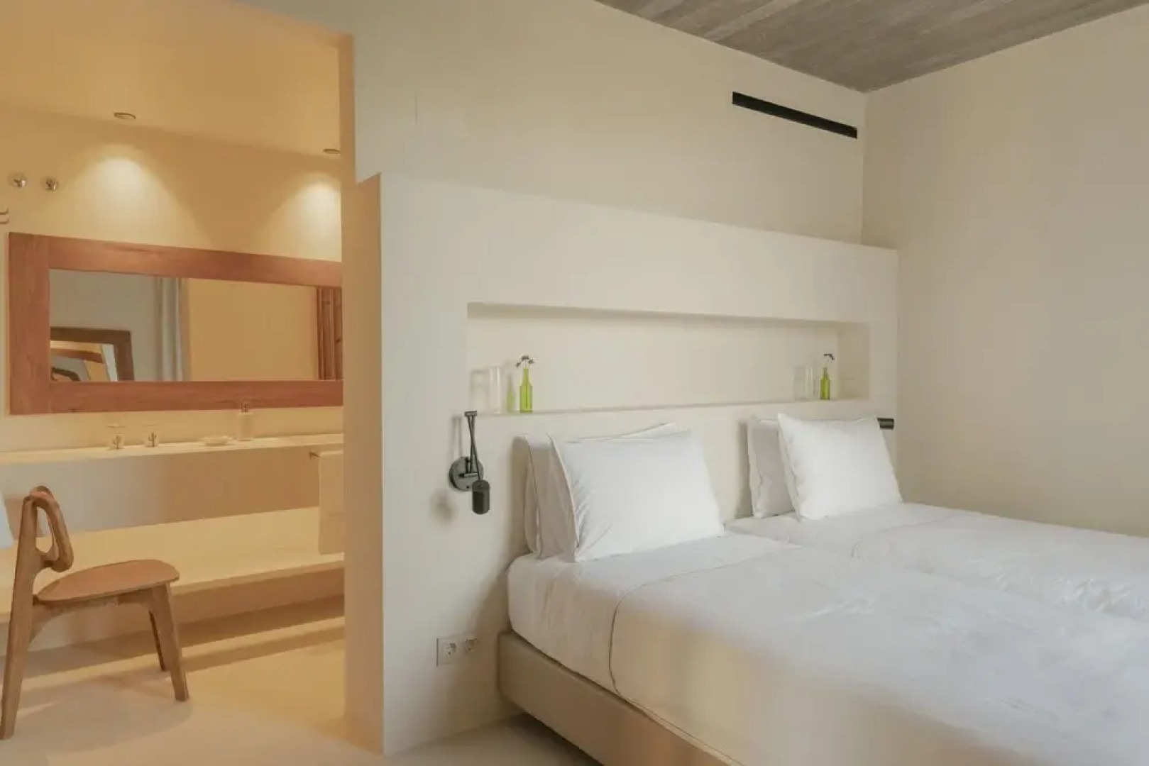 CL M Villa Retreat by Cadenzalux