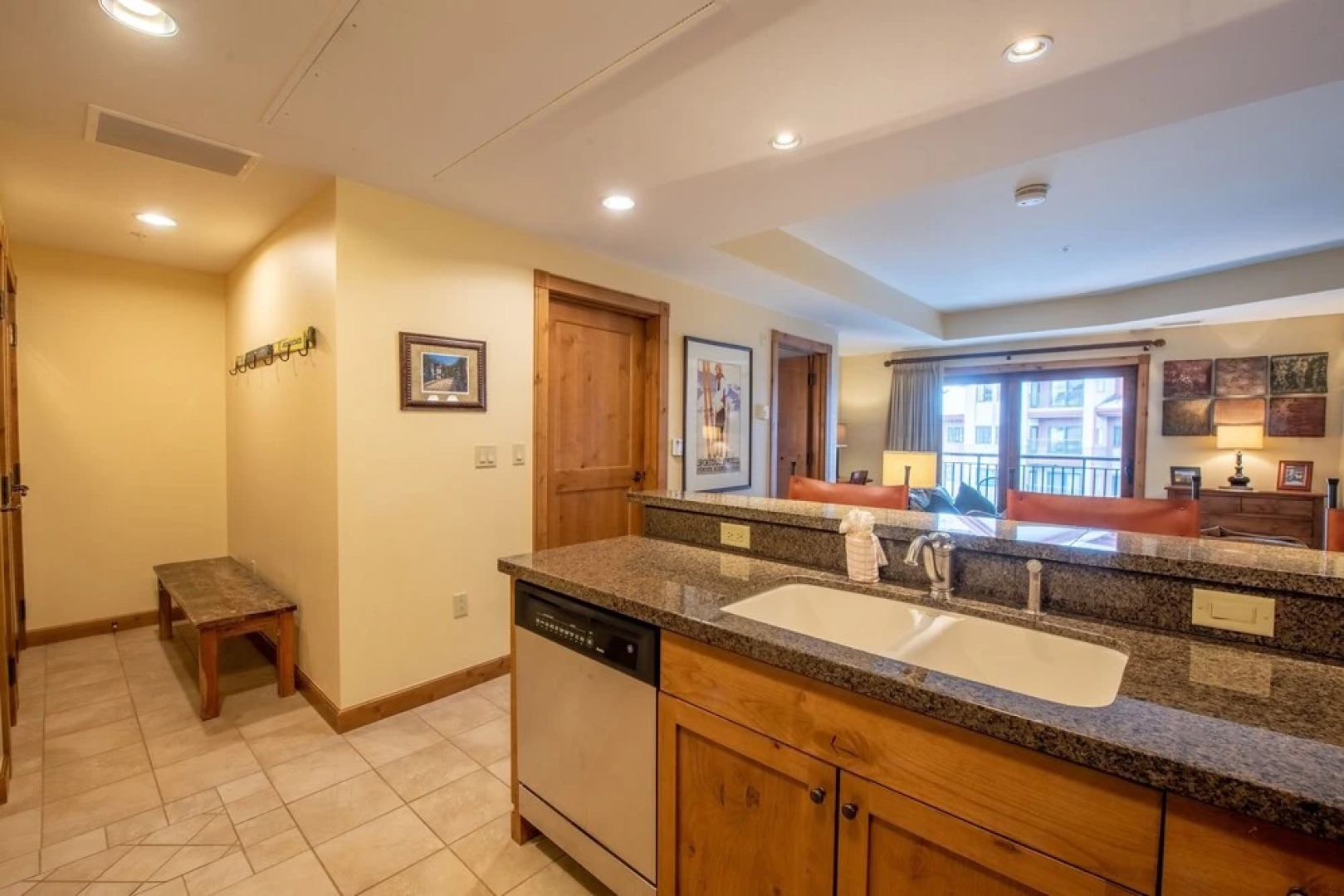 Comfortable 1 Bedroom Slopeside Condo - No Cleaning Fee! by RedAwning