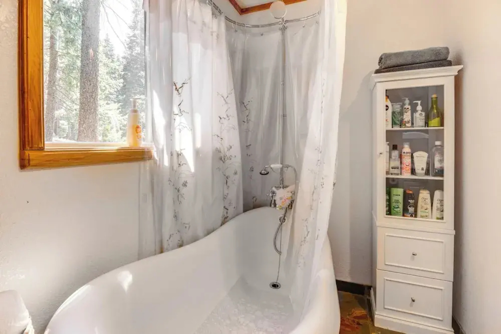 Woodsy Lake Almanor Cabin w/ Community Perks!