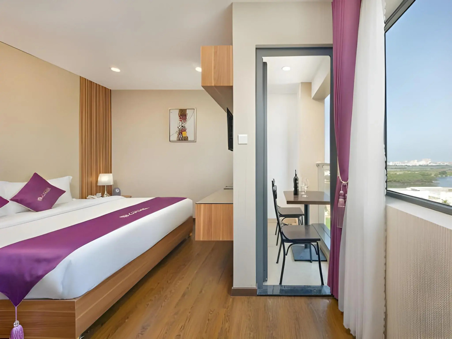 Lavender Riverside Hotel