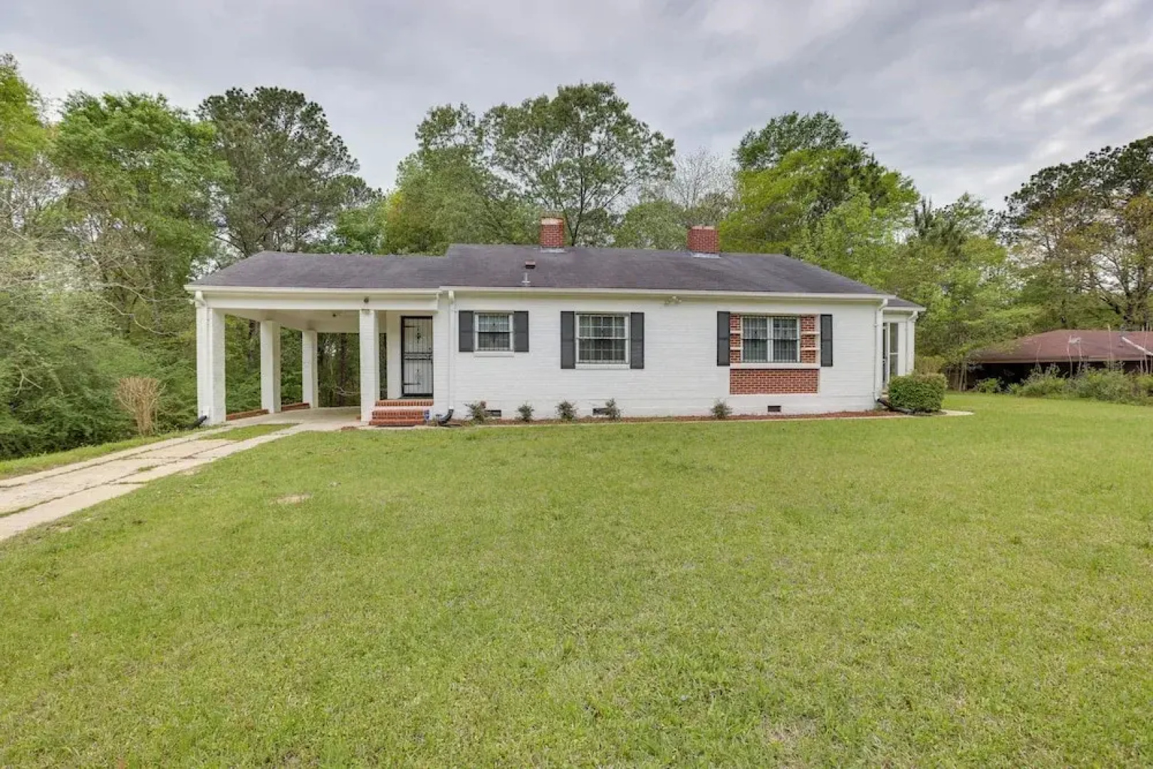 Cozy Tuskegee Home - 20 Mi to Auburn University!