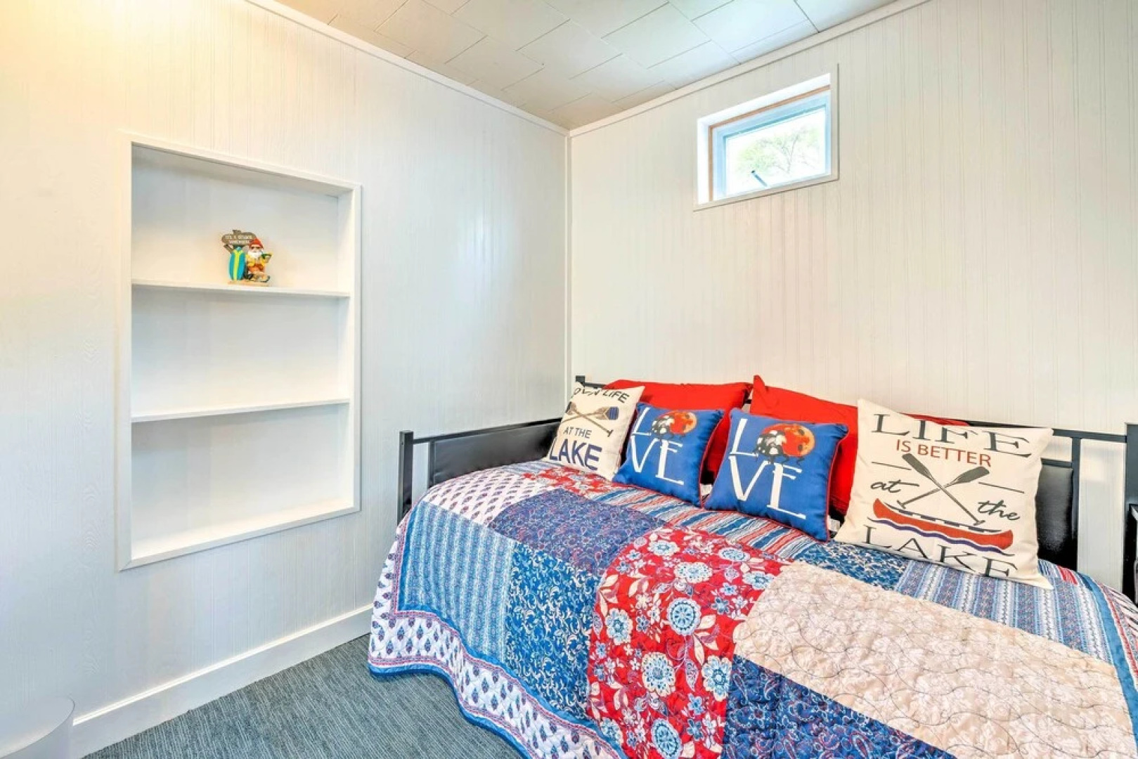 Historic Cabin Retreat: Steps to Okoboji Lake