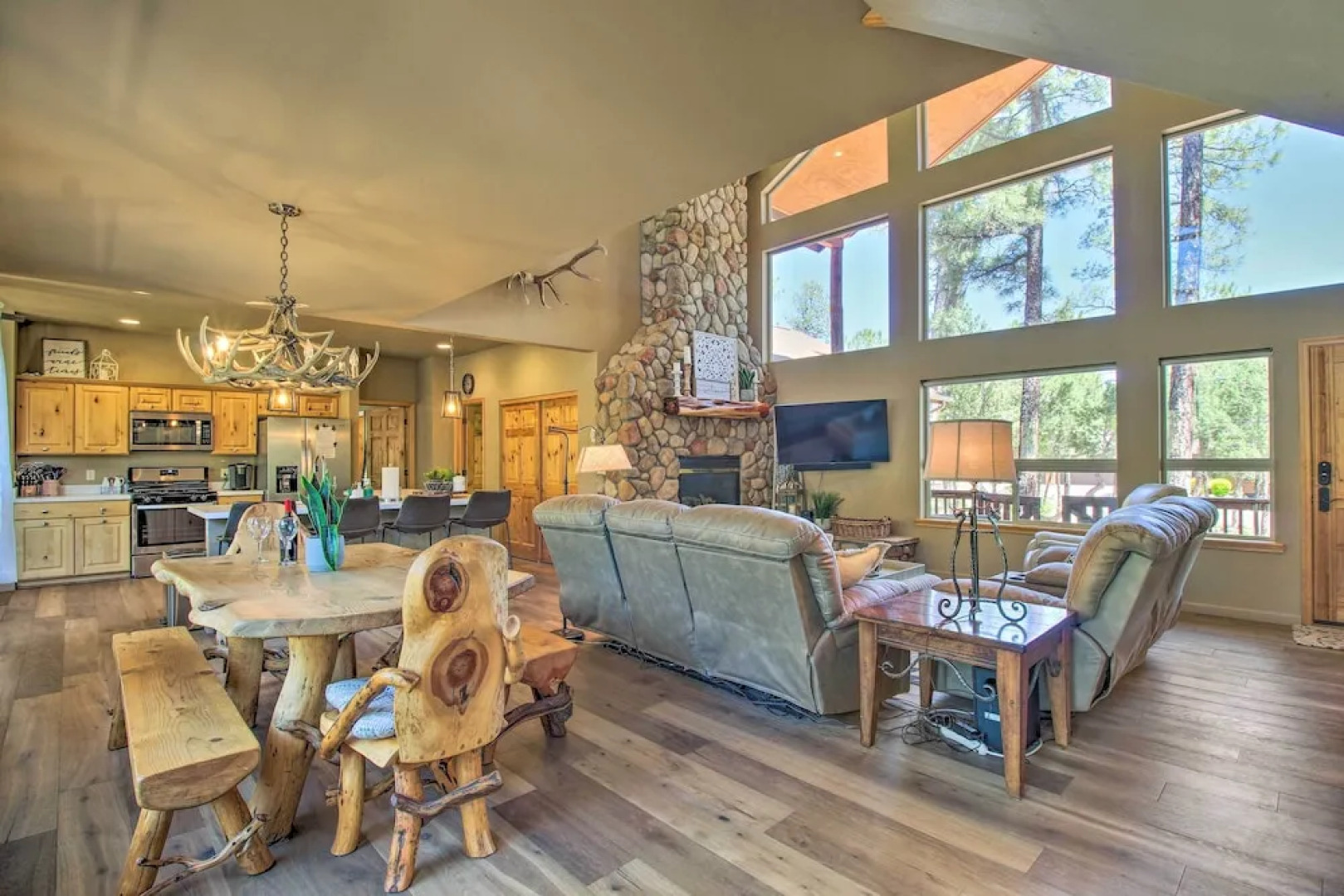 Deck, Grill & Fire Pit: Spacious Show Low Hideaway