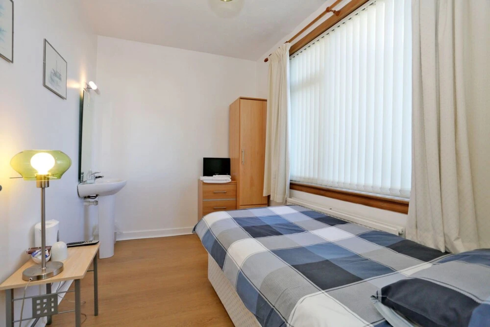 Lindhome Guest House Bed  Breakfast