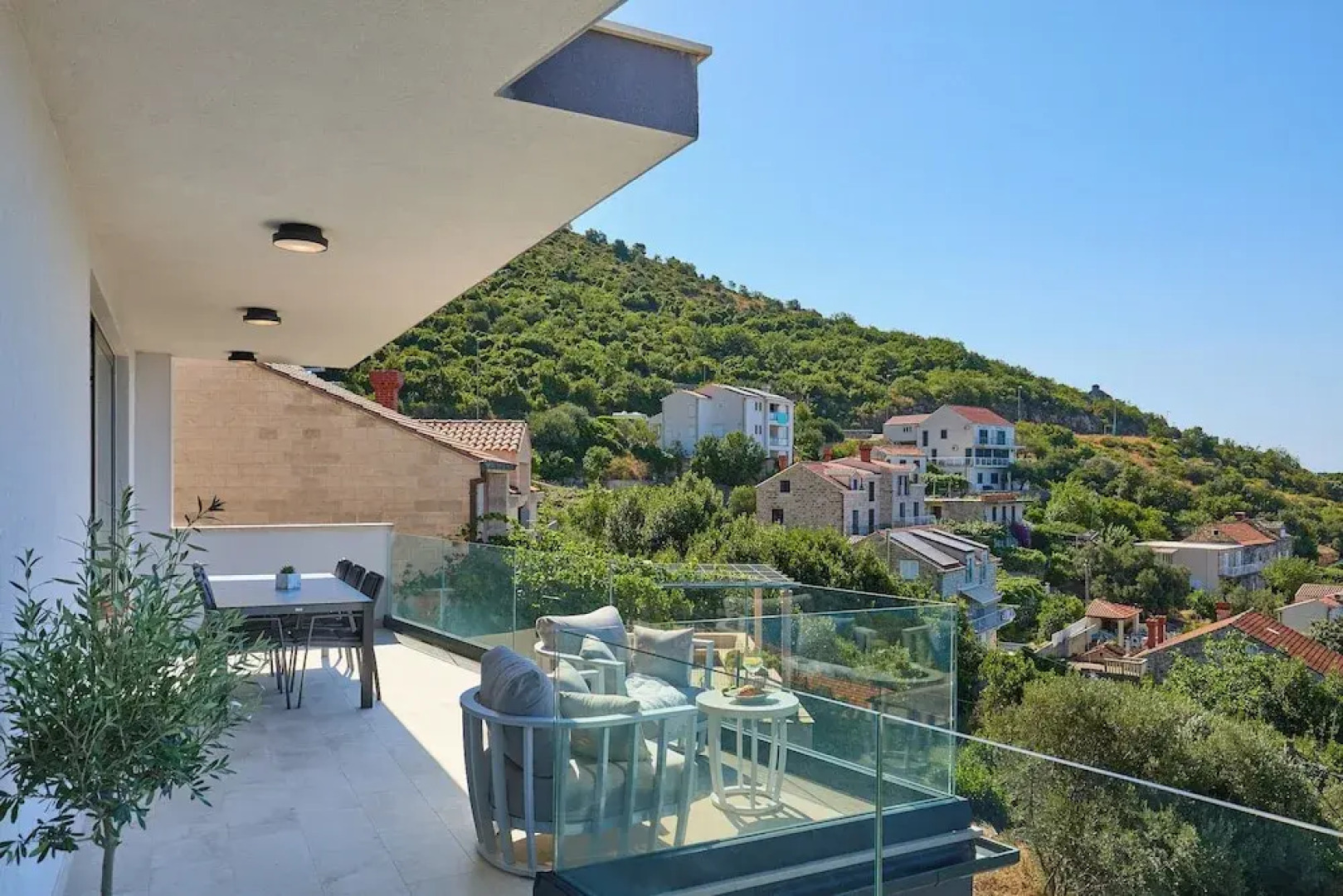 Hedera Estate, Hedera A25