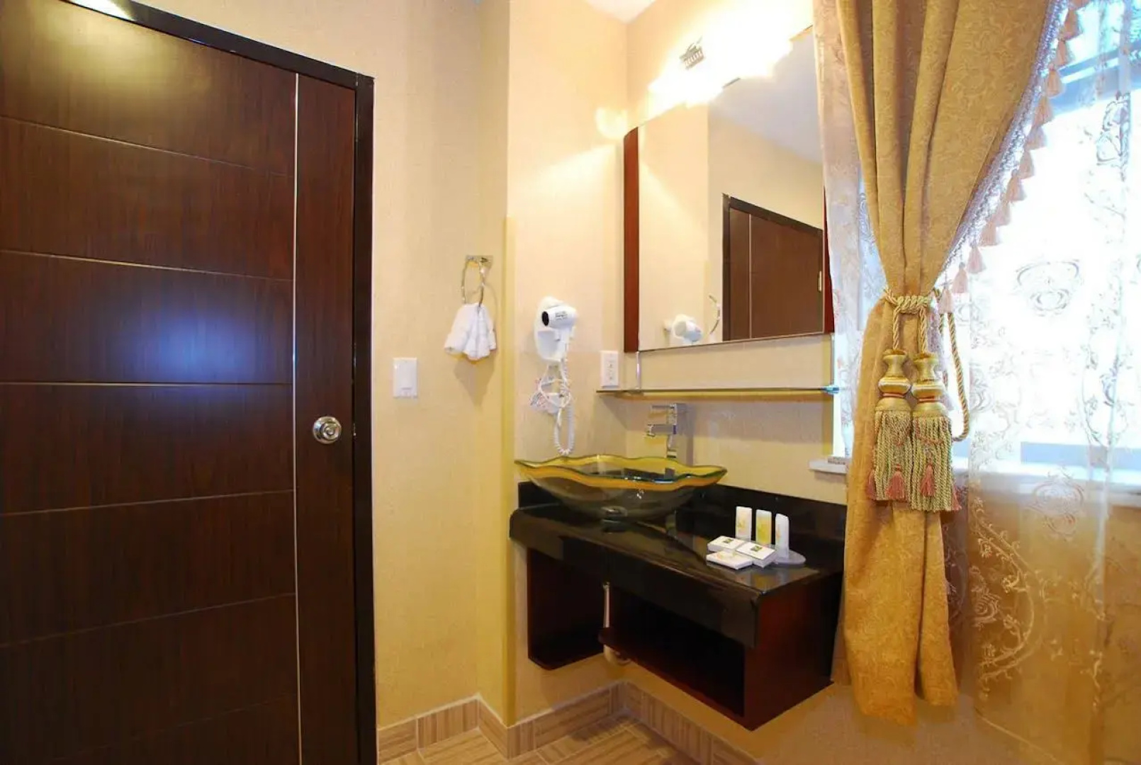 Baltimore Plaza Hotel