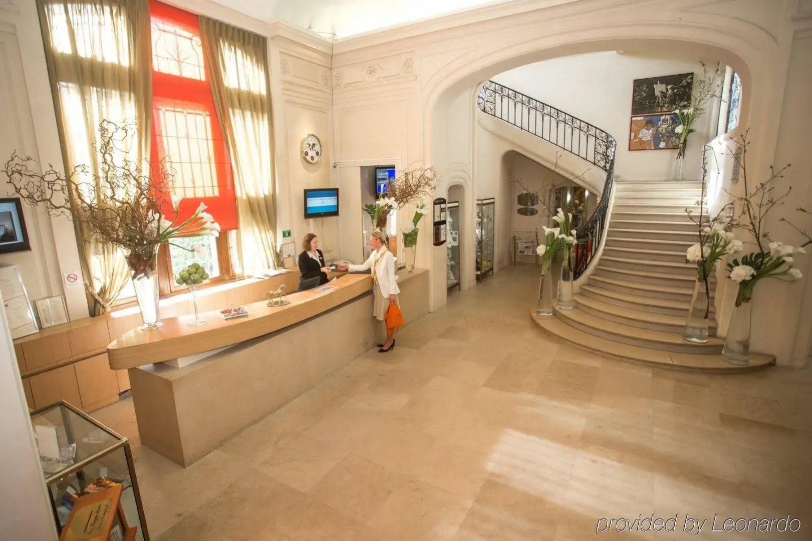 Château Jeanne & the Forest - Château de Montvillargenne