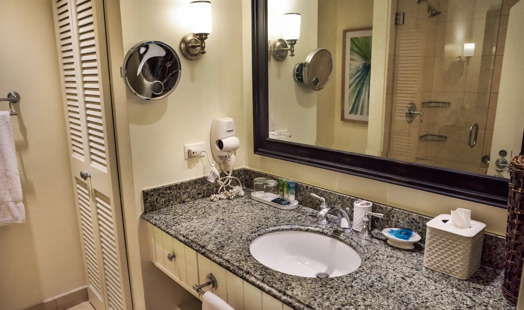 Royal Glitter Bay Villas