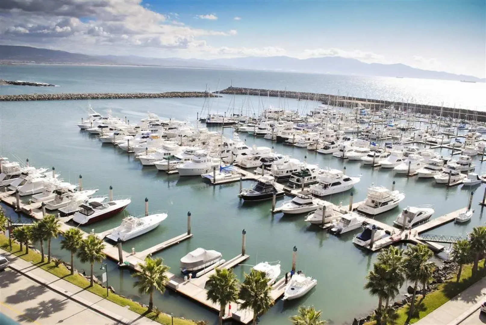 Hotel Coral And Marina