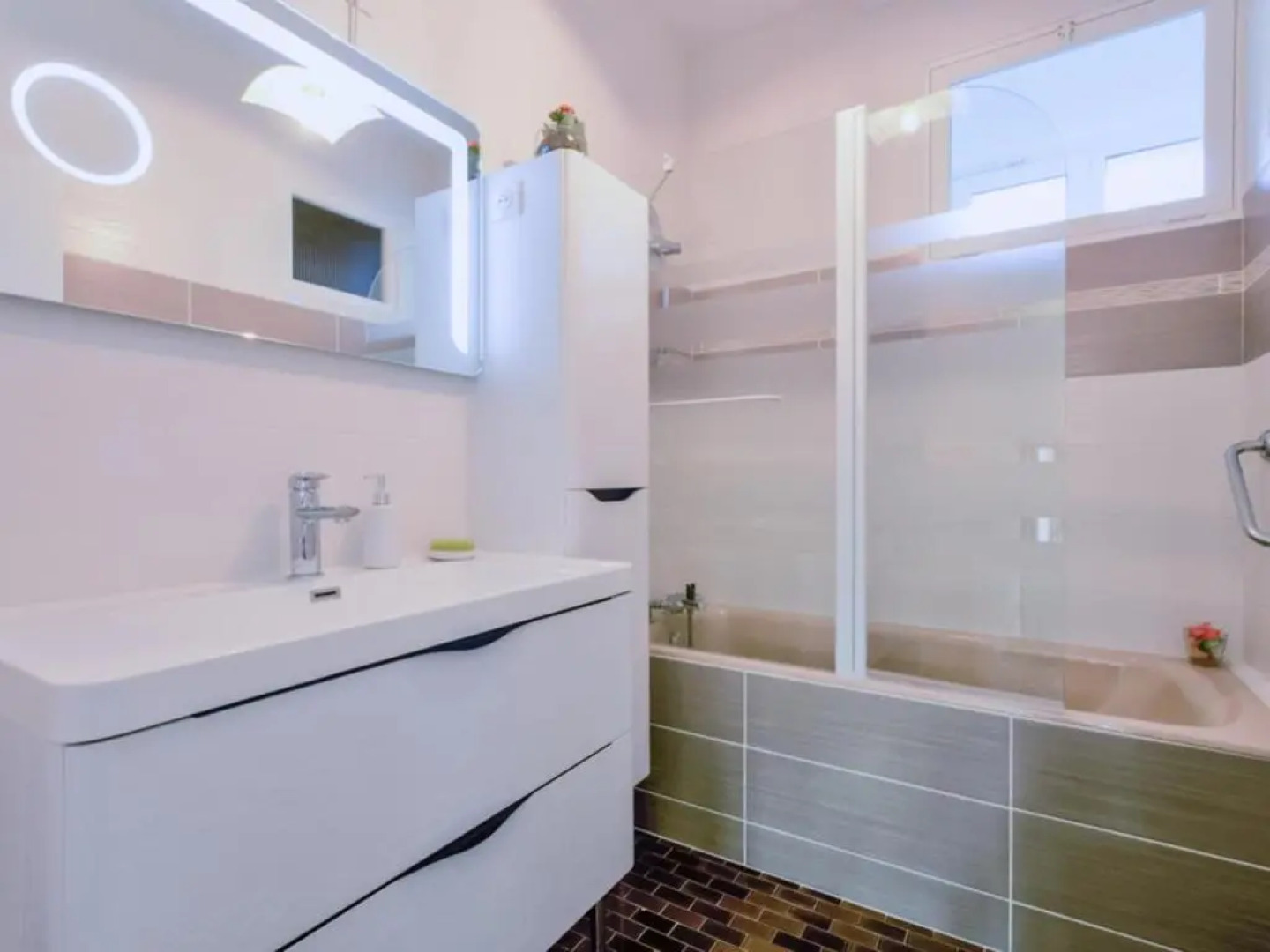 Gîte Pougy, 3 pièces, 5 personnes - FR-1-543-79