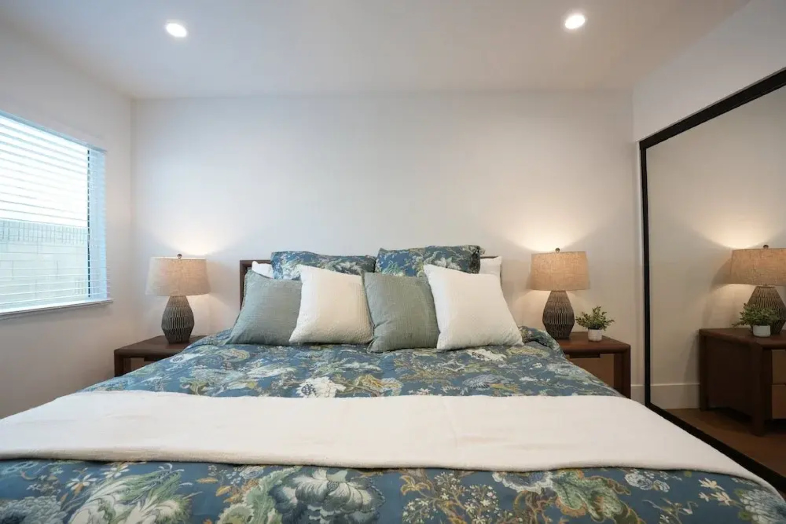 4 bedroom, 2 bathrooms