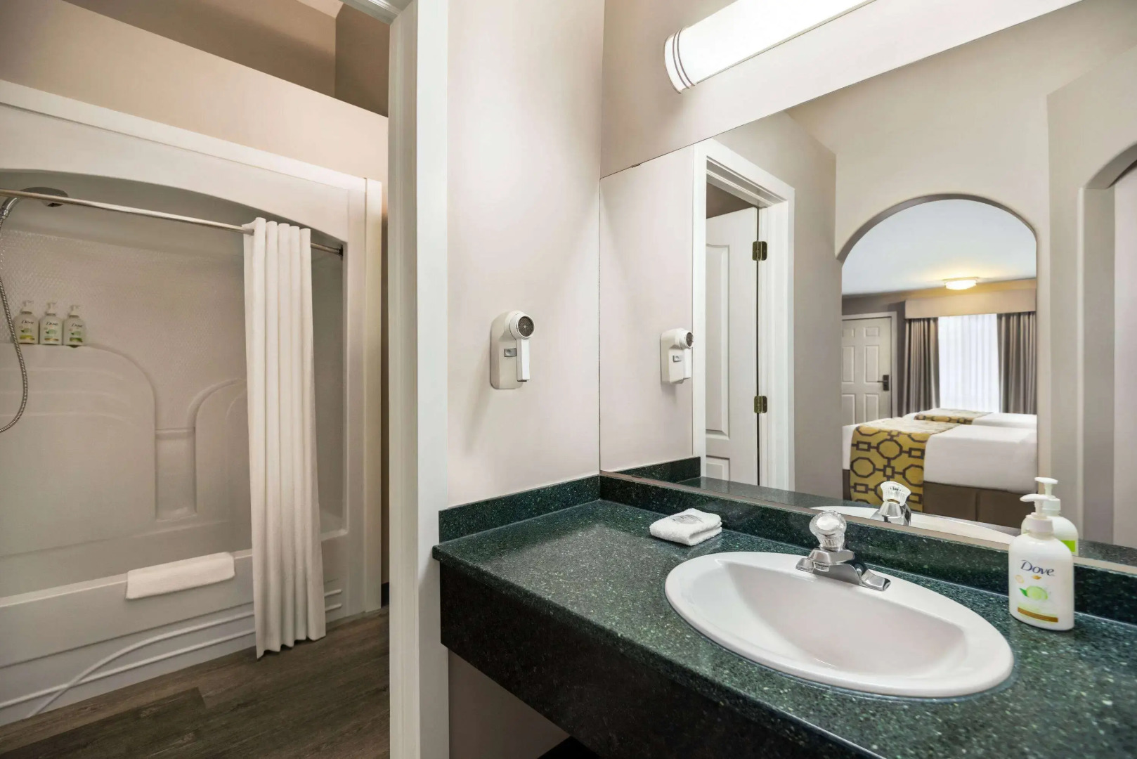 Baymont by Wyndham Hinton