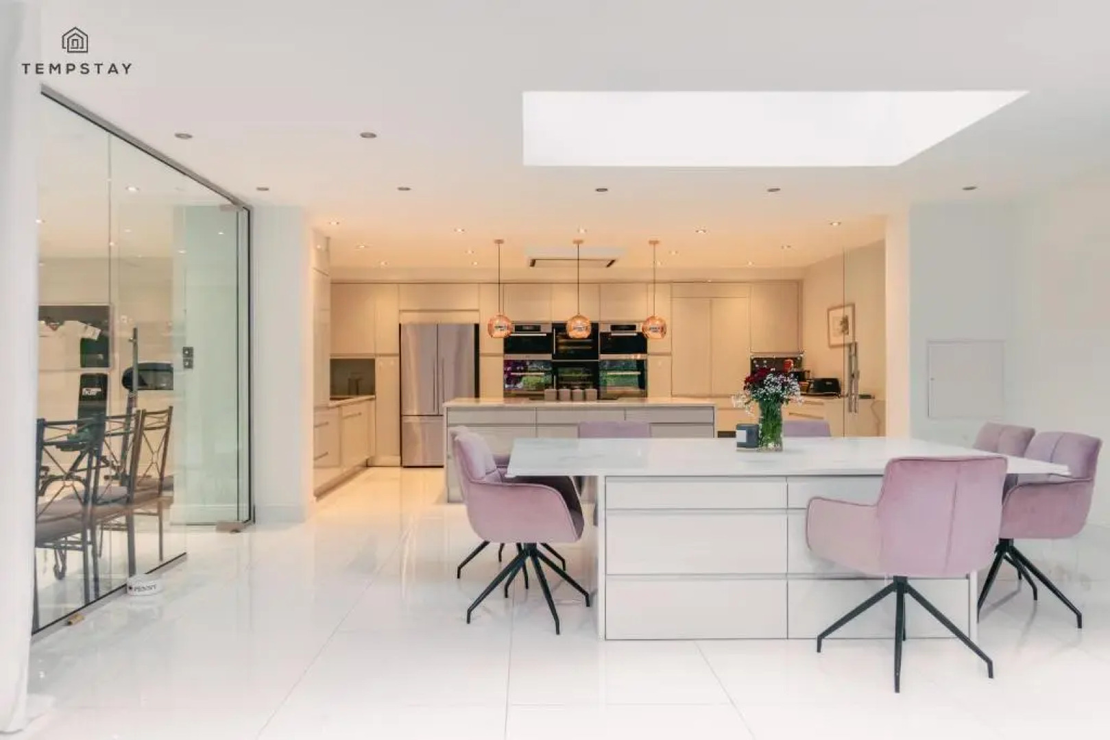 Hidden Gem! Luxury 5 Bed Near Warner Bros Studios