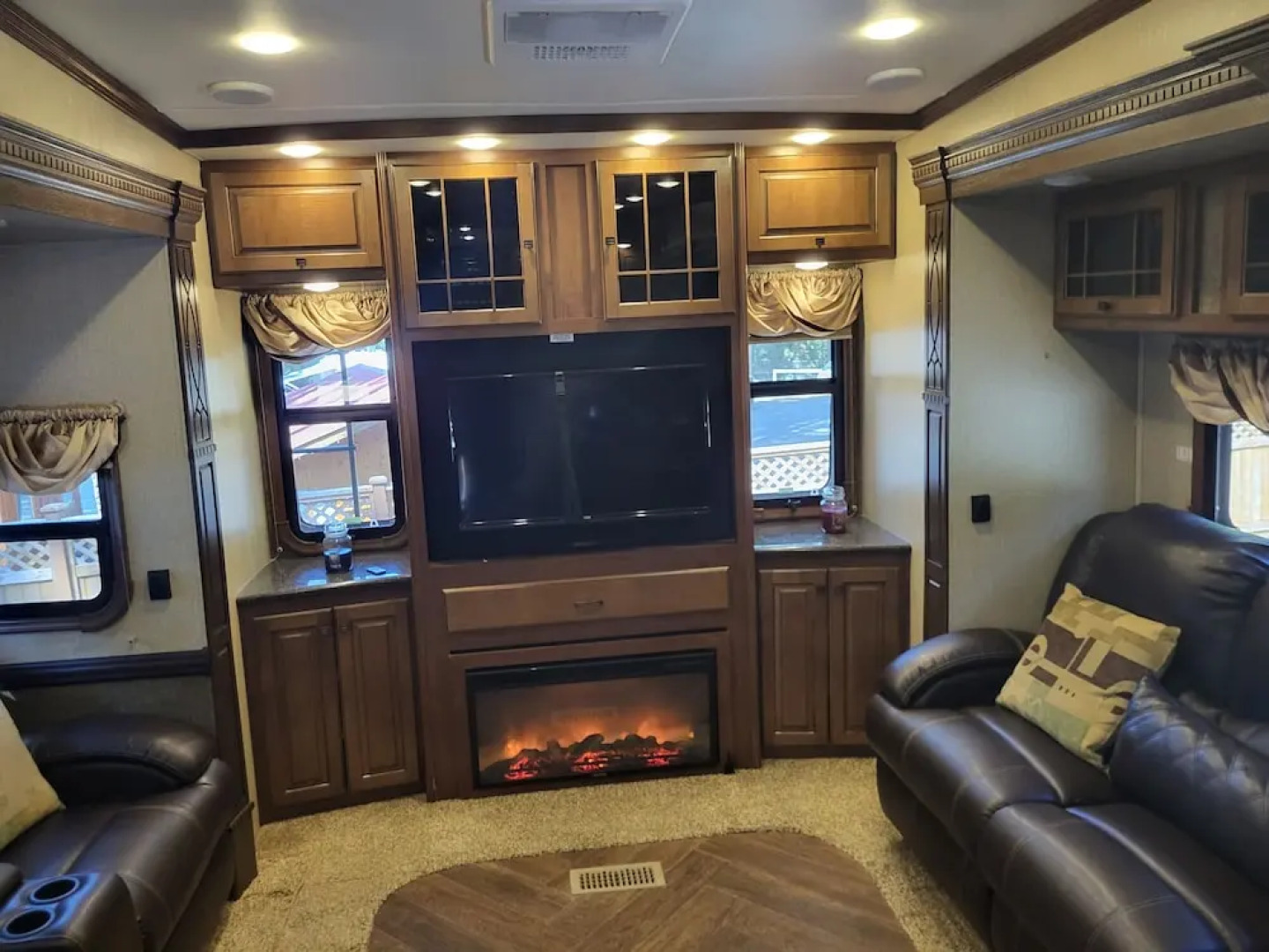 Riverbend Cottages & RV Resort